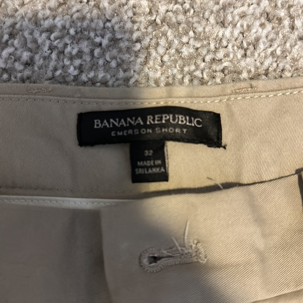 Banana Republic Aiden Shorts - Picture 2 of 3